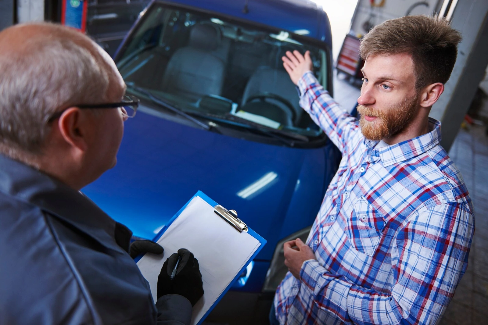 An adjuster reviewing a distracted driving claim