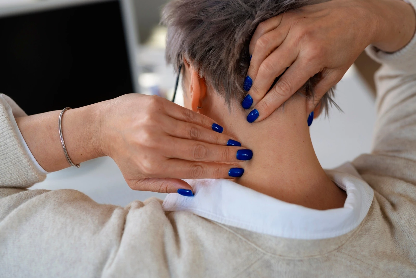 A spine model used to explain a neck injury